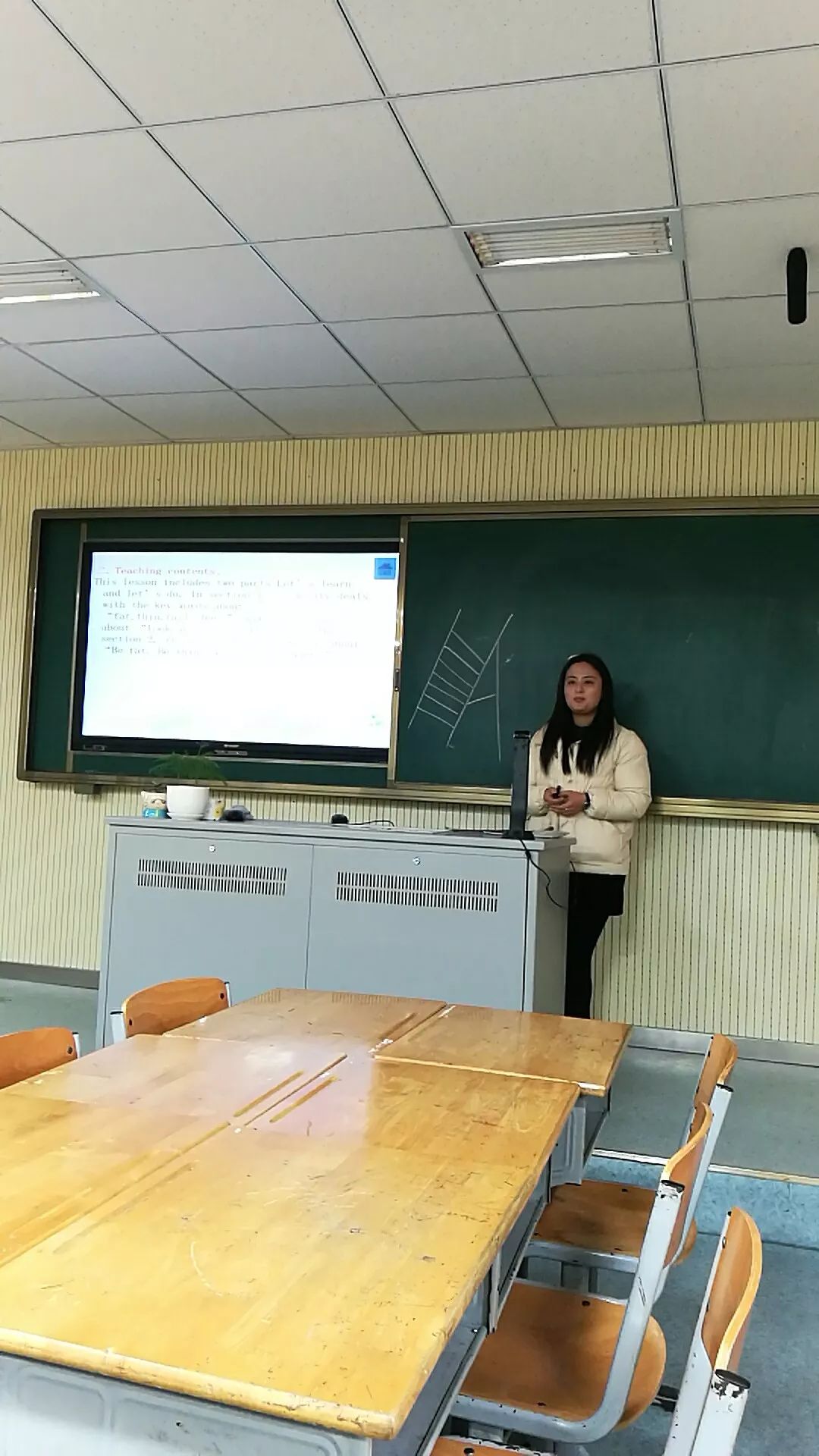 小学英语组教师照片_英语组照片小学教师怎么拍_英语组头像图片